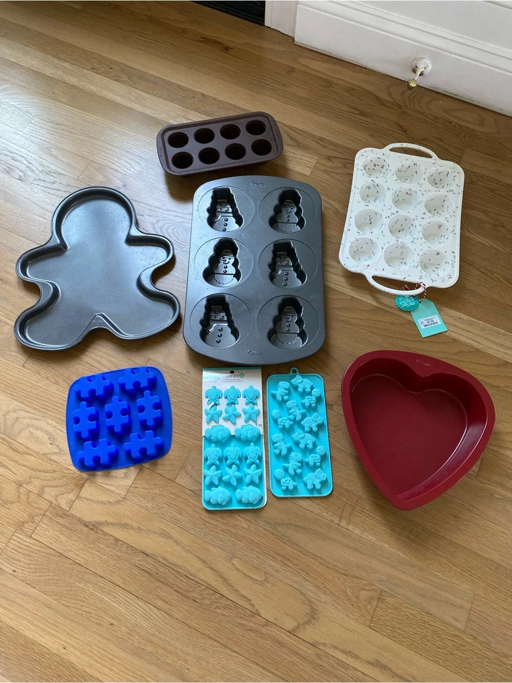 Lot of Holiday Bakeware & Sea Animal & Dinosaur Candy Mold